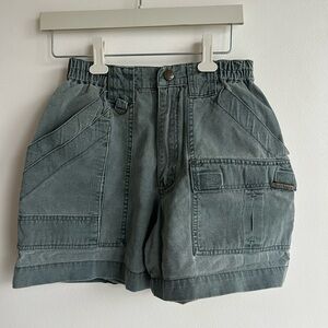 Royal Robbins Women's Cargo Shorts in Gray green